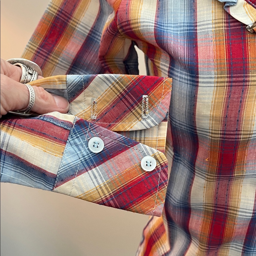 Colorful Plaid Vintage Button-Up Blouse - Picture 4 of 9